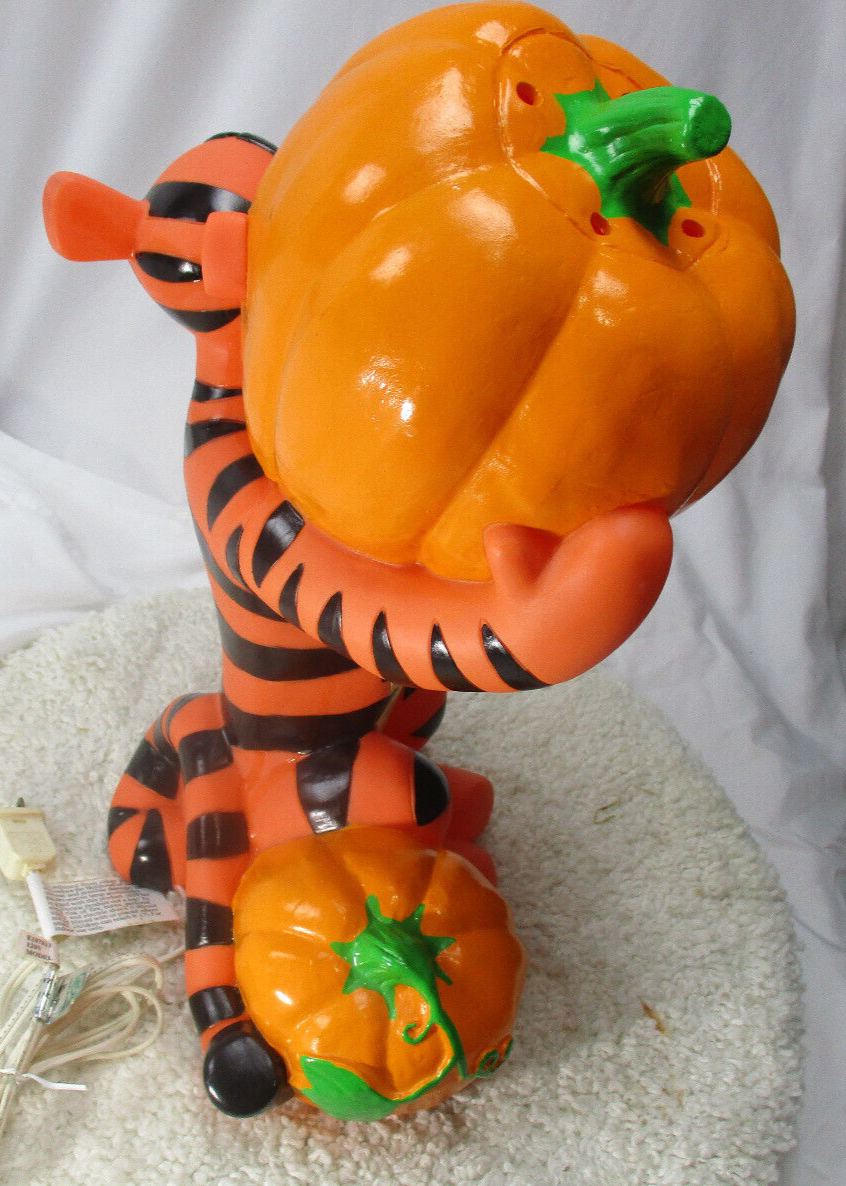 RARE Disney 2000 Winnie the Pooh Tigger Halloween Blow Mold