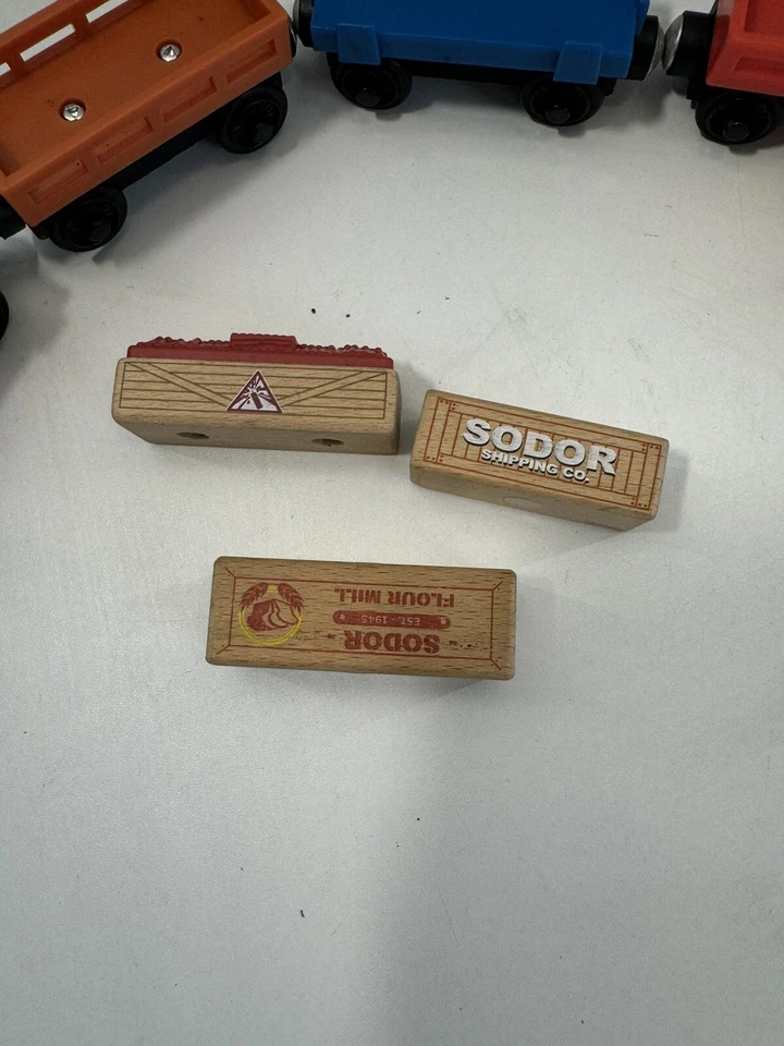 Thomas & Friends Tren Carga Coches Madera Lote de 5 y Varios Bloques de Carga Magnéticos Foto 3 de 4