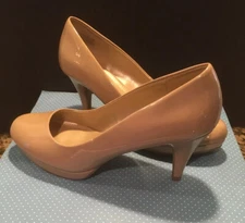 Bandolino Sz 7 1/2 BD7MYONE Sand Color, Round Toe,Patent Leather *see Note*