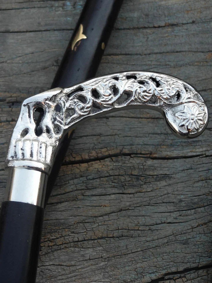 Bastón de madera vintage cromado grabado con incrustación negra hecho estilo latón Foto 2 de 4