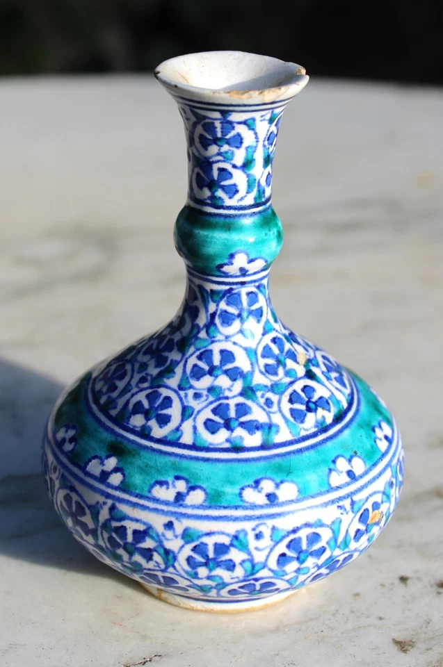 Jarrón antiguo turco raro Iznik pintado a mano con motivo floral azul 4,25" firmado Foto 2 de 4