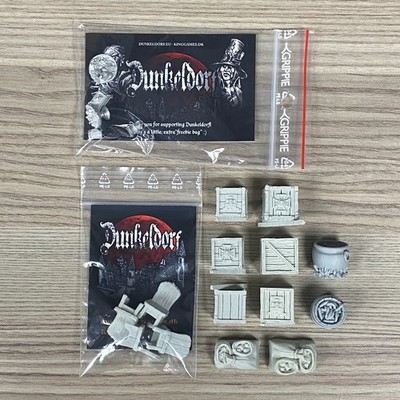 GELÄNDE KONVOLUT DUNKELDORF RESIN MINIATUREN RPG FANTASY KISTEN STÜHLE KESSEL