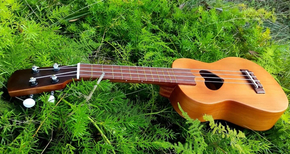 Valentine's HEART Carved Ukulele - Image 4 of 4