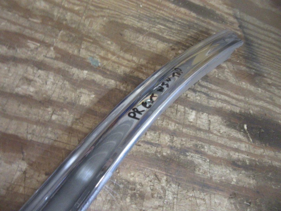 Cadillac Serie 62 1956 sedán de cuatro puertas exterior techo trasero moldura de borde P Foto 3 de 4