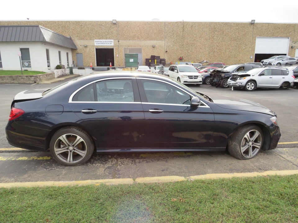 2017- 2023 Mercedes-Benz E-CLASS LHHORN OEM 2135424400 - Image 4 of 4