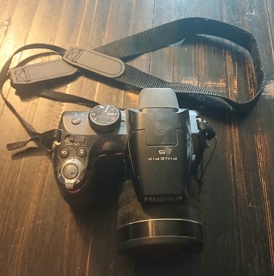 Fuji Finepix S1500 10MP Digital Camera With Case & Tripod Tested Working Great