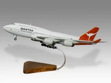 Boeing 747-400 Qantas Desk Wood Airplane New Model Small Scale 1/200