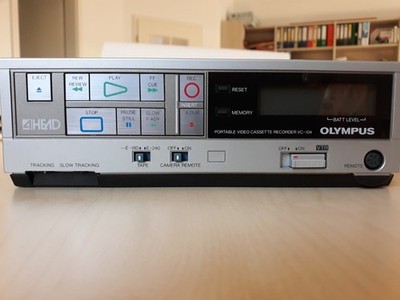 OLYMPUS PORTABLE VIDEO CASSETTE RECORDER  VHS mit Netzteil und Cameraanschluss