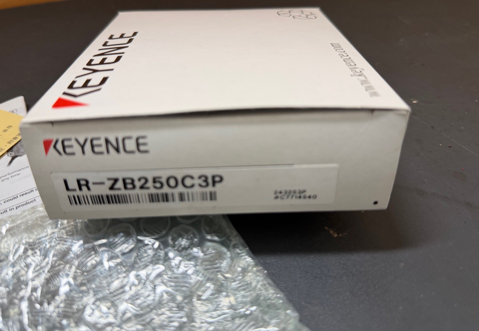 Keyence LR-ZB250C3P Laser Sensor Reflexlichttaster CMOS 250mm PNP M8 – Bild 2