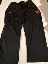Adidas NCAA Nebraska Cornhuskers pantaloni da pista orlo aperto neri JF4158 uomo XXL NUOVI CON ETICHETTE