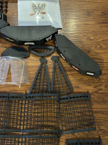 Jakks Pacific 2004 WWE Hardcore Elimination Chamber Set mit Box NICHT KOMPLETT! - Bild 4 von 13