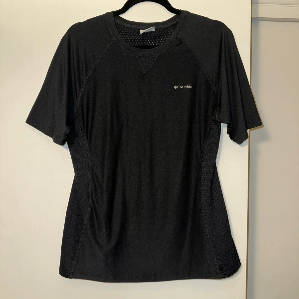 Columbia Women’s Athletic Short Sleeve Tee Black Size Large EUC