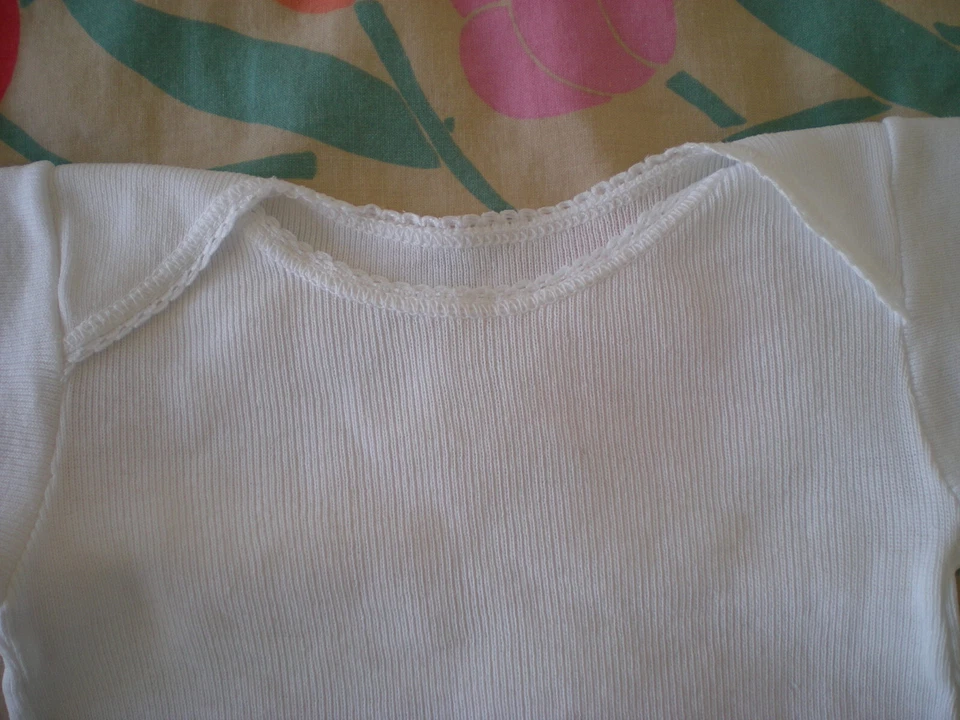t-shirt bébé chemises de corps coton blanc 6mois 9mois 1an encolures larges - Photo 2/4