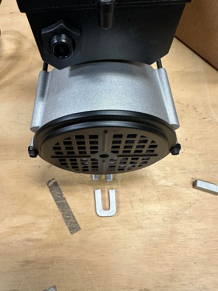 Waterway 321FF10-1150 7.5A 115V Genesis Bath Pump - Broken - Image 2 of 2