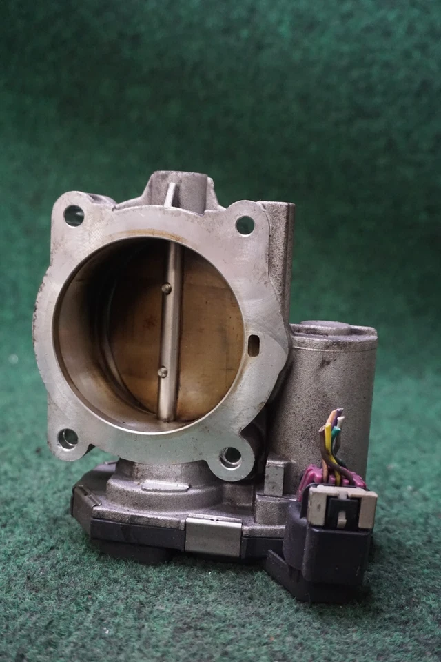 Cadillac SRX 2008 3,6 L carrocería del acelerador OEM 2172253 100.987 millas Foto 3 de 4