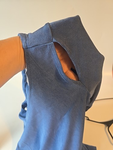 Chico's Travelers Gr. 2 (L) Dusty Blue asymmetrisch Tunika Top Cold Shoulder - Bild 5 von 5