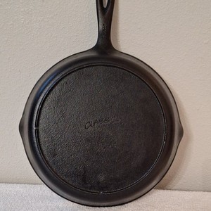 10 1/2" Vintage Classic Cast Iron Flat-Bottomed Round Frying Pan Gas 