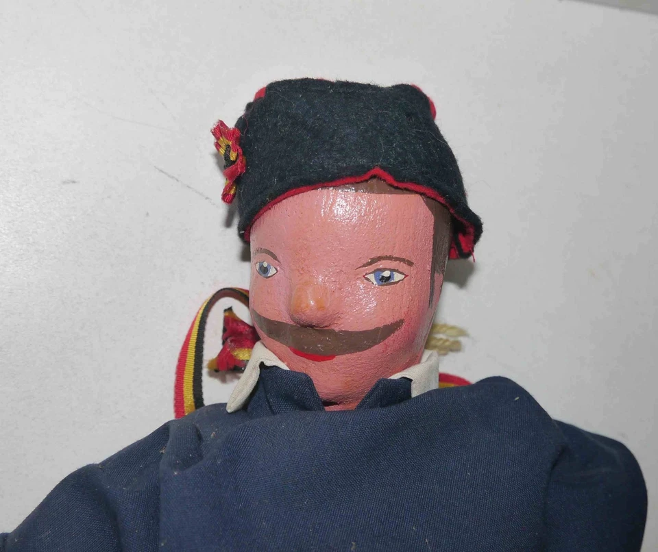 Marionnette ancienne ou jouet en bois et tissu Années 60 ? - Photo 4/4