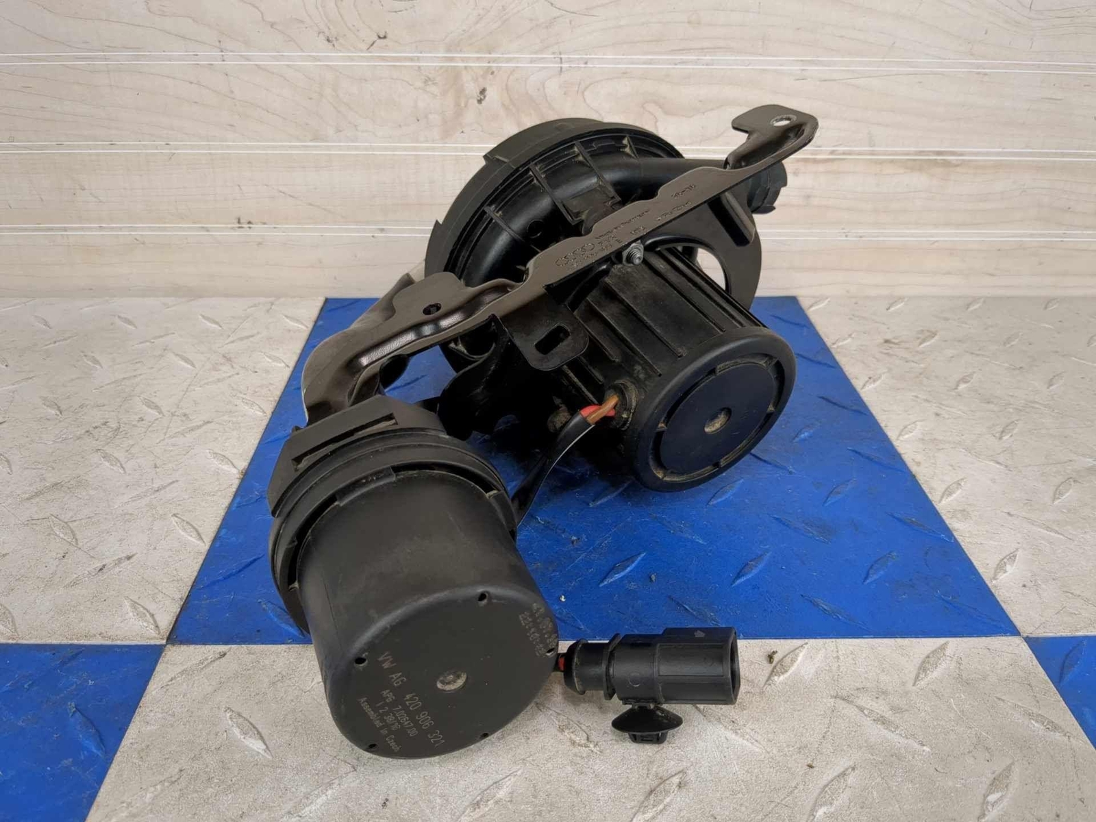 2017-2023 Audi R8 V10 - OEM Secondary Air Smog Pump Assembly 4S0906601A 19k Mi