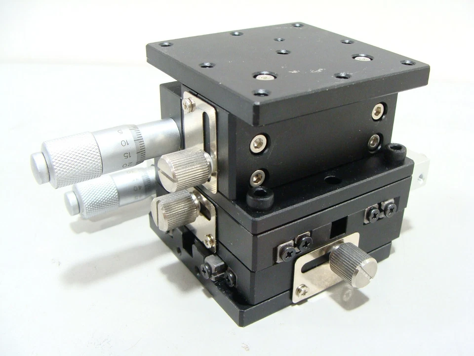 1 x Right-Handed Micrometer XYZ Translation Stage 60x60mm Cantilever Z-Axis - Image 3 of 4