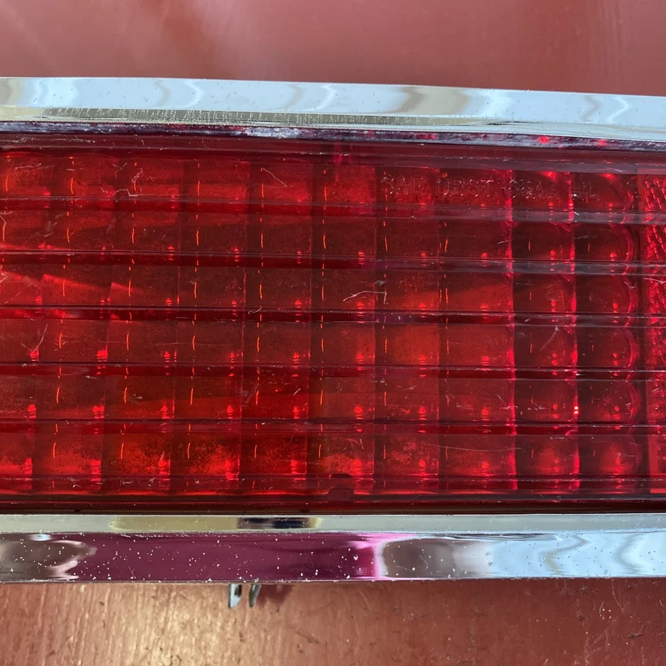 AMC RAMBLER AMERICAN 440H 1965 OEM MONTAJE DE LUZ TRASERA LH Foto 3 de 4