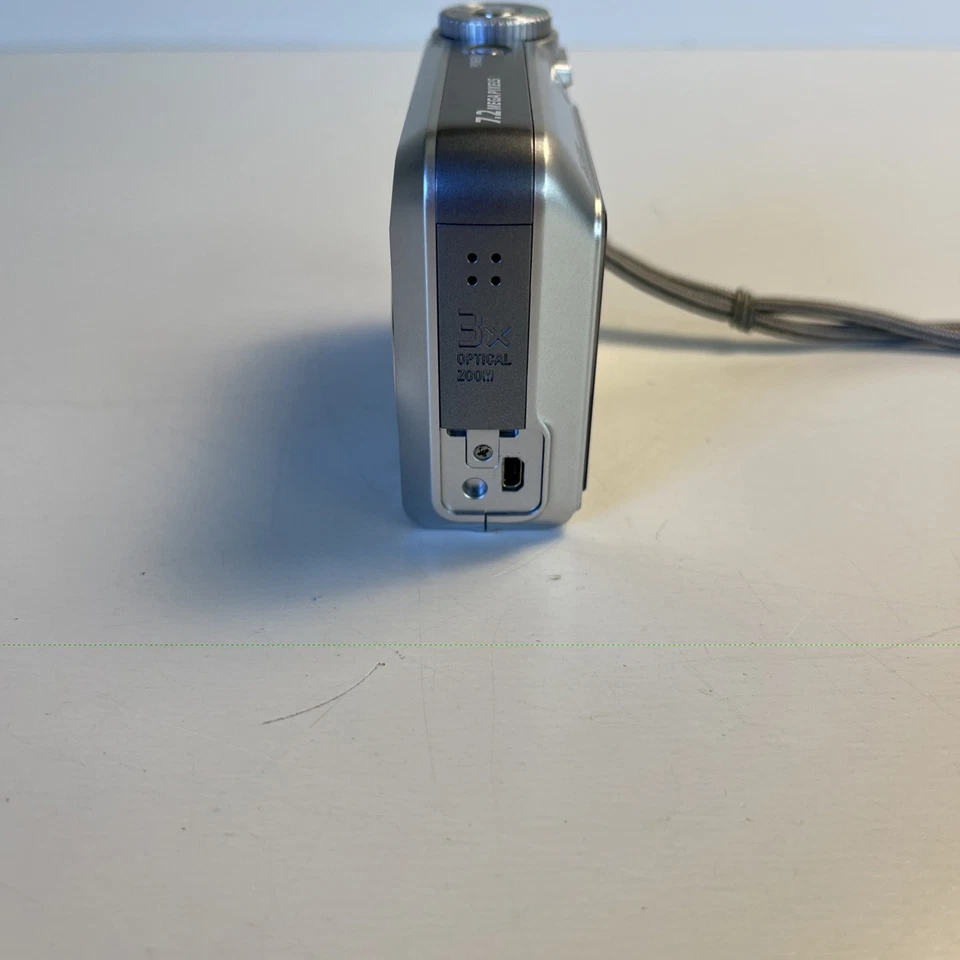 Sony Cyber-Shot DSC-S650 Digital Camera 7.2MP For Parts/Repair - Image 4 of 4