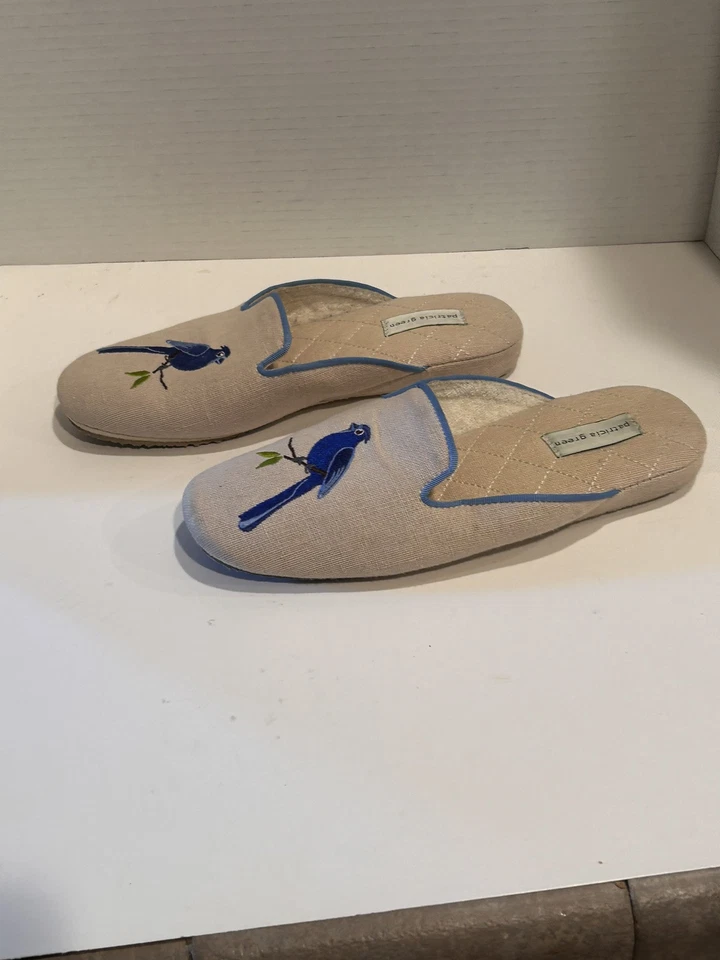 Zapatilla Patricia Verde Bordada Pájaro Azul Color Natural Talla 8. 100% lino. Foto 4 de 4