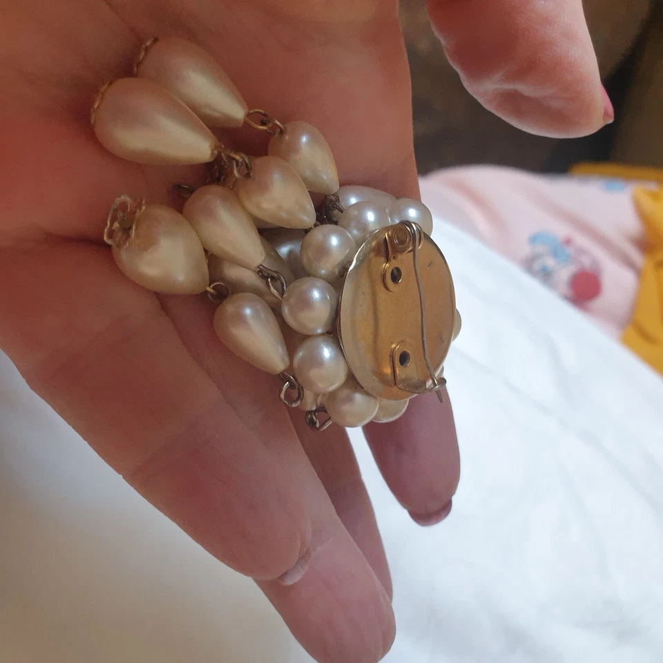 Broche Steampunk Vintage Años 80 Imitación Perla Blanco Cuelga Metal Tono Dorado Foto 2 de 4