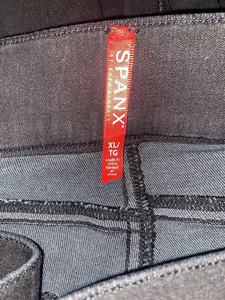 Pantalones de mezclilla ajustados al tobillo SPANX negros desgastados dobladillo crudo tiro alto XL Foto 3 de 3