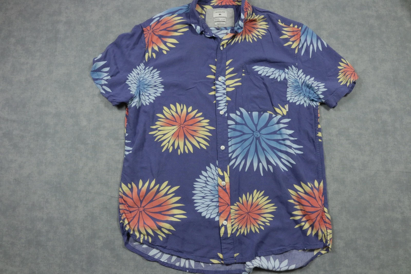 Quiksilver Shirt Mens XL Blue Floral Hawaiian Modern Fit Short Sleeve Pocket