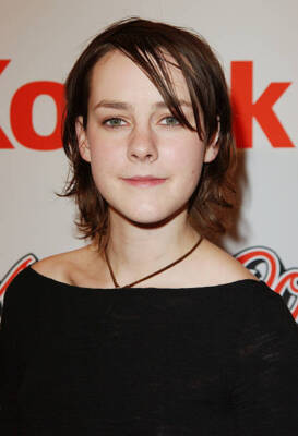 Jena Malone at Cold Mountain LA Premiere at Mann National Theater - Old Photo 4