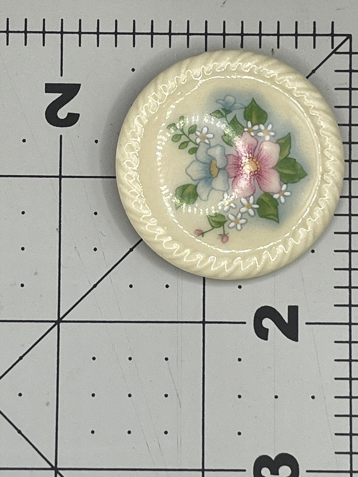 VTG AVON porcelain Brooch Flowers Off-White Pink Blue Floral Round Circle Signed thumbnail 5