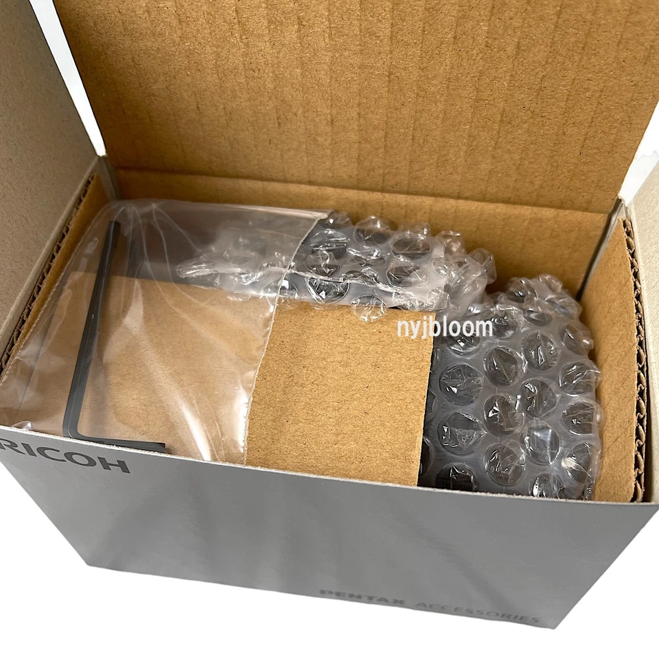 New PENTAX D-BG7 Battery Grip for KP Digital Camera - Image 4 of 4