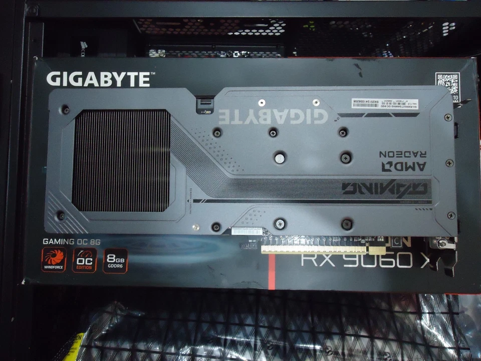 Gigabyte - AMD Radeon RX 9060 XT Gaming OC 8GB GDDR6 128bit PCIe 5.0 x16 - Image 3 of 4