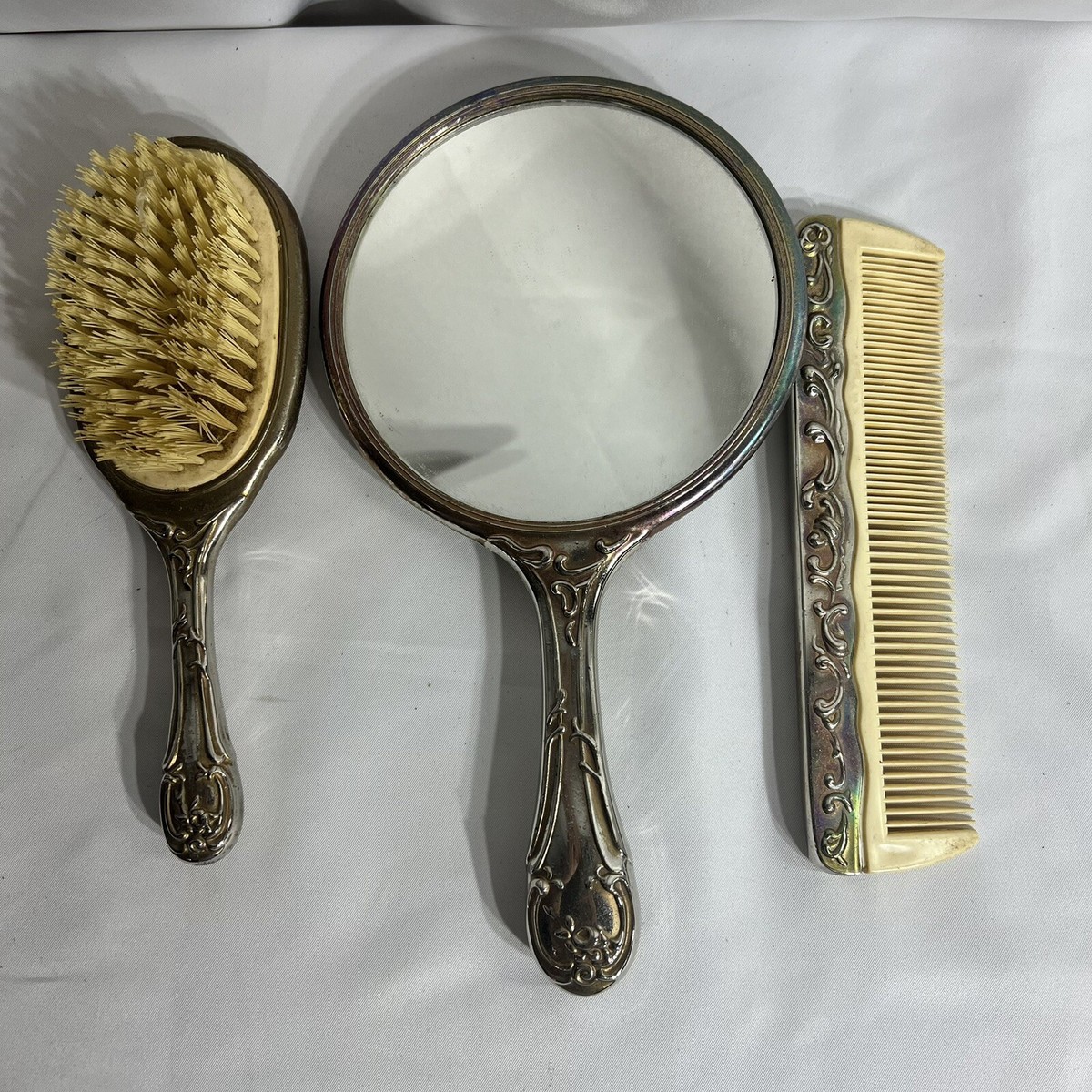 Vintage 1960’s Silver-tone Vanity Set 3 Piece Handheld Mirror, Brush and Comb Amazon.com : 3 pc Silver Chrome Girls Vanity Set Comb Brush  main image 3