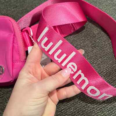lululemon wunder puff crossbody camera bag 2l NWT LULULEMON WONDER PUFF CROSSBODY CAMERA BAG 2 L VINTAGE ROSE