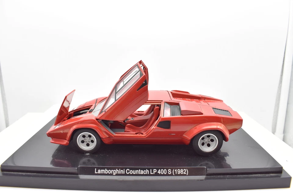 Modellino auto Lamborghini Countach LP 400 S scala 1:24 diecast modellismo asta - Immagine 3 di 3