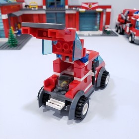 Lego 2007 City Fire Station 7945 No Box 1/3 Manuals 99% Complete