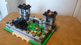 LEGO Minecraft: The Fortress 21127 complete set with minifigs and manuals