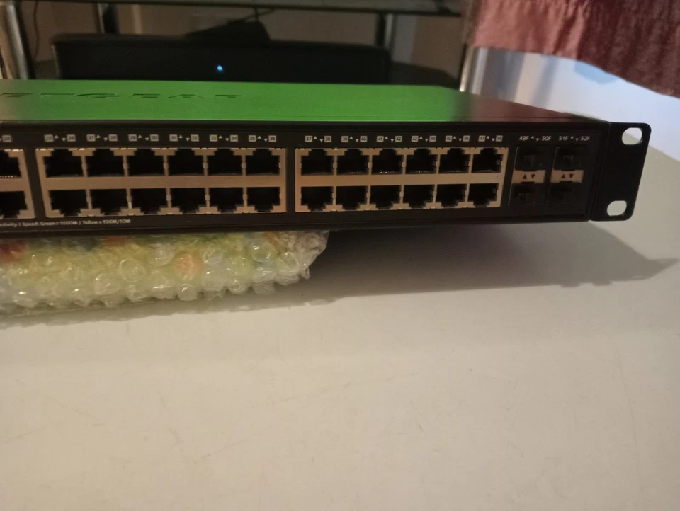 Netgear S350 GS348T - Image 3 of 4