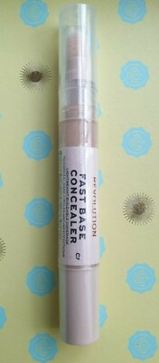 Makeup Revolution Fast Base Concealer in C7 leicht aufbaubar Augenringe