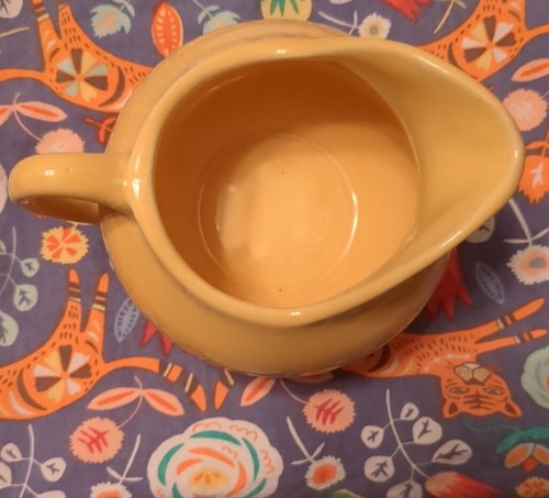 Vintage BAUER USA Yellow La Linda Creamer Old Style Excellent Condition 3" H - Picture 2 of 4