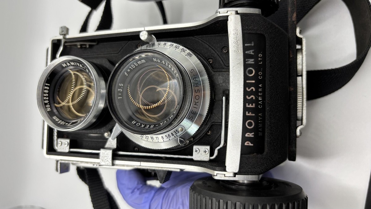MAMIYA C220 PRO SEKOR 105mm F3.5 二眼レフカメラ Mamiya C220 Camera with Mamiya-Sekor 105mm f3.5 Lens | Blue