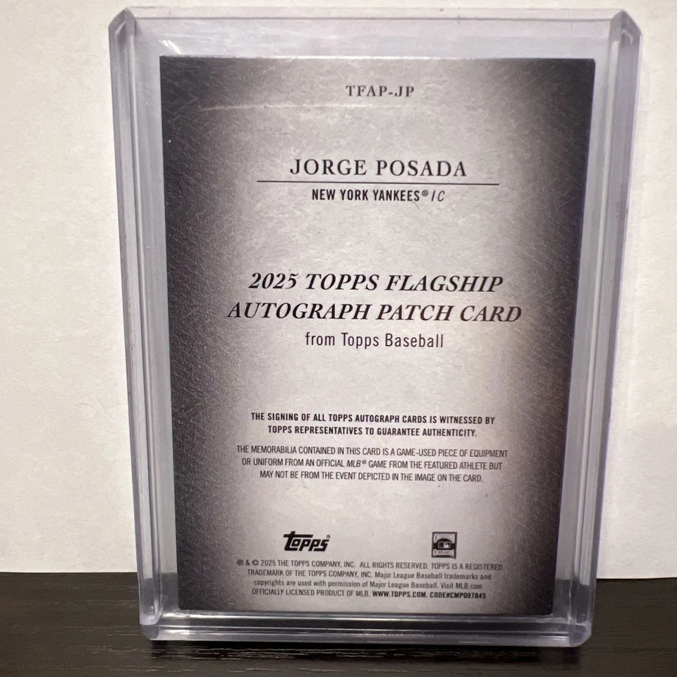 2025 Topps 系列 2 Jorge Posada 旗舰布贴签名红色/5 — 第 2/2 张图片