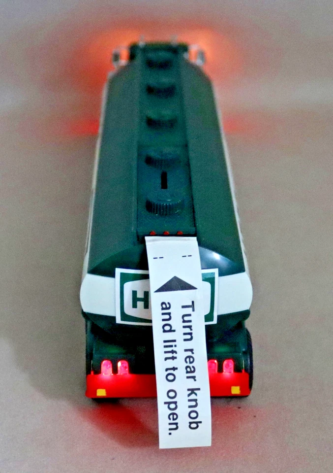 Camión cisterna de combustible Hess 1984 ~ 1977 banco de juguete ~ se enciende IOB Foto 4 de 4