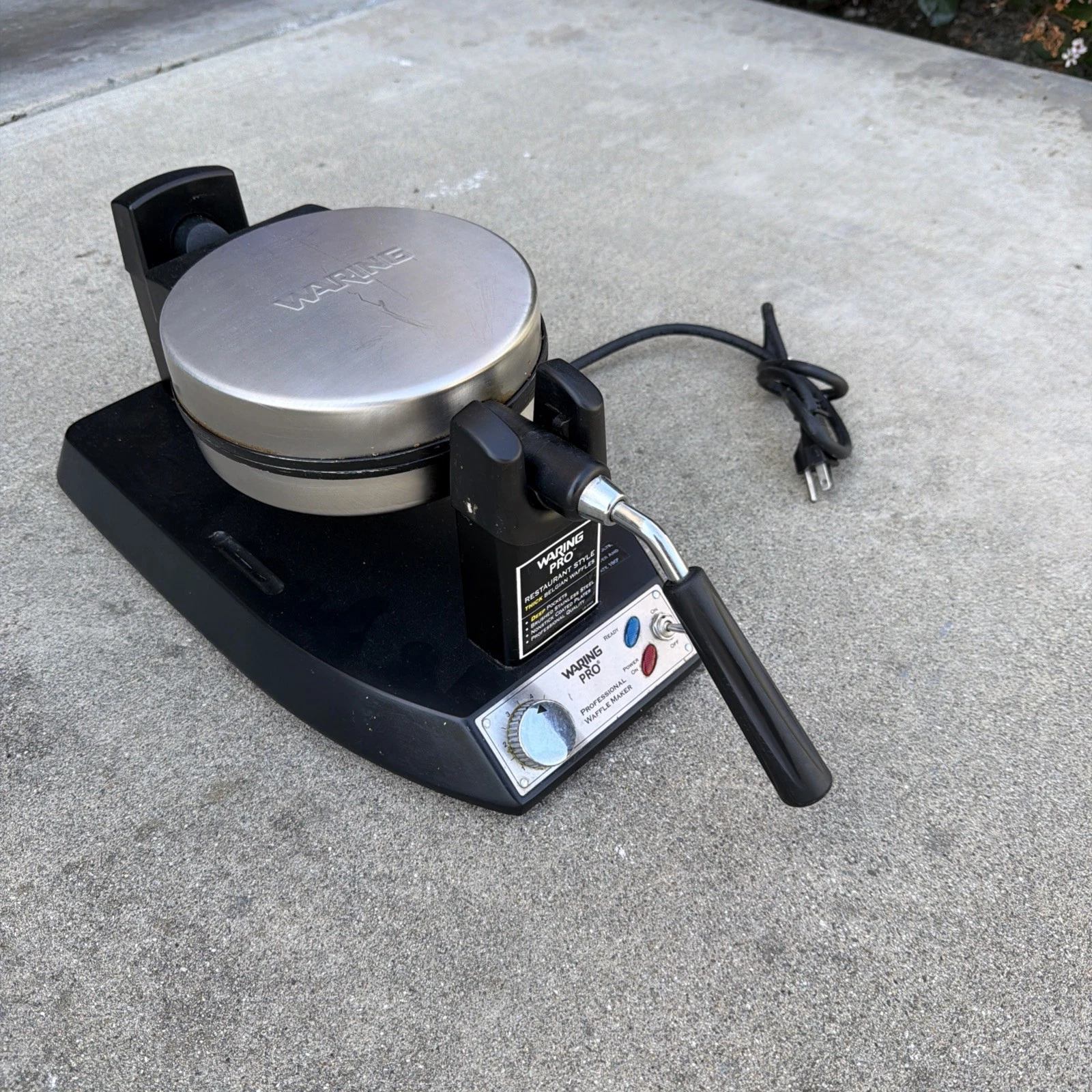 Waring Pro WWM200SA Professional Thick Belgian Waffle Maker Restaurant Tested
Opens in a new window