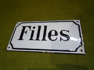 plaque émaillée ancienne "FILLES"