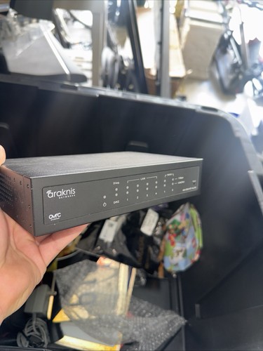 Araknis Networks AN-300-RT-4L2W Gigabit VPN Router Dual WAN OVRC