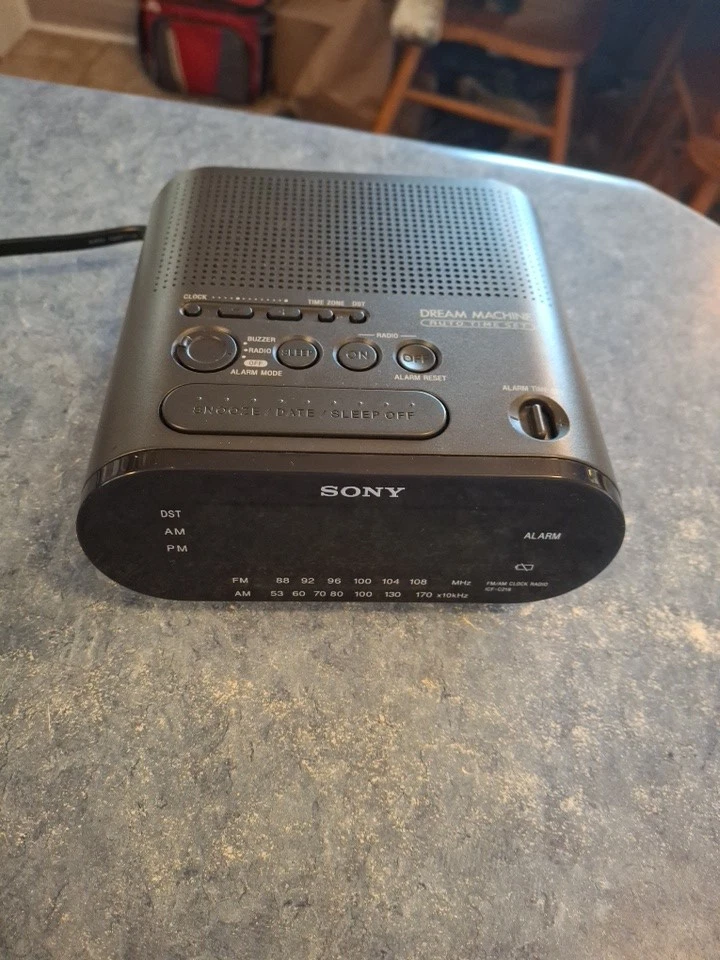 Sony Dream Machine AM FM Dual Alarm Clock Radio Model ICF-C218 Auto Time Set - Image 2 of 4
