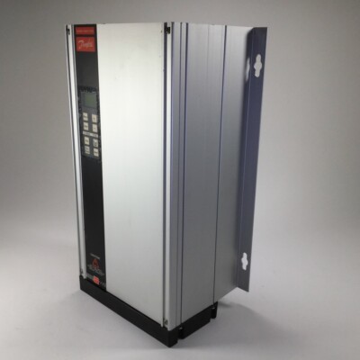 Danfoss 175H7239 Variable Speed Drive VLT3002 *no top cover Used UMP